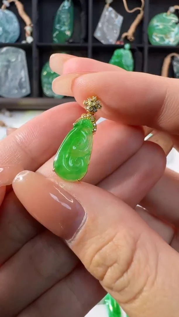 颈饰18K金镶嵌翡翠缅甸A货翡翠