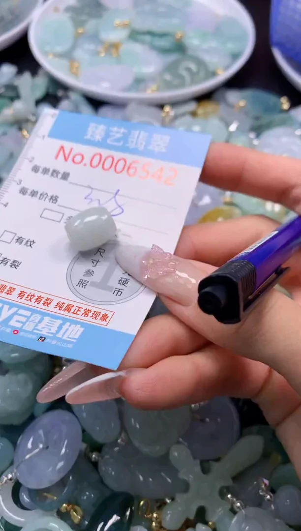 翡翠未镶嵌颈饰6542