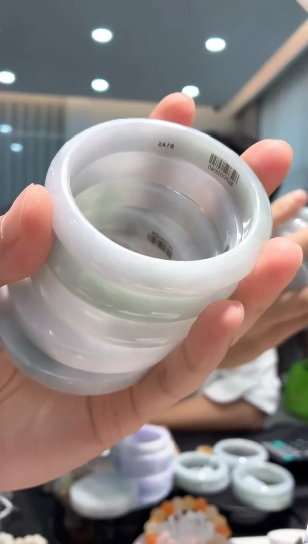 定制翡翠手镯未镶嵌老王-天然翡翠手镯-多样性发一B1A2