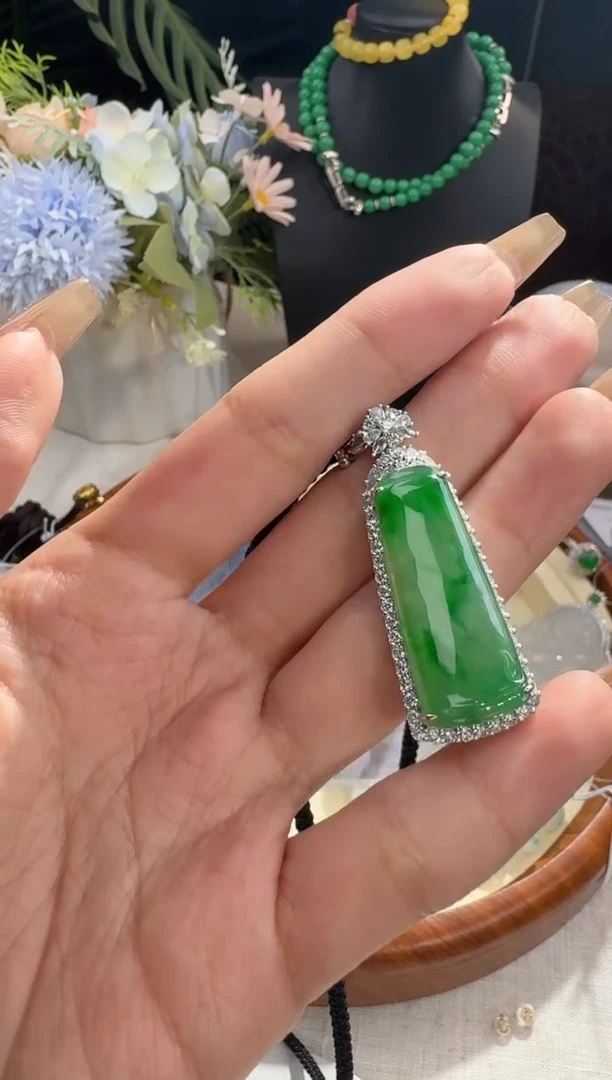 【闪购商品】翡翠颈饰18K金镶嵌挂件