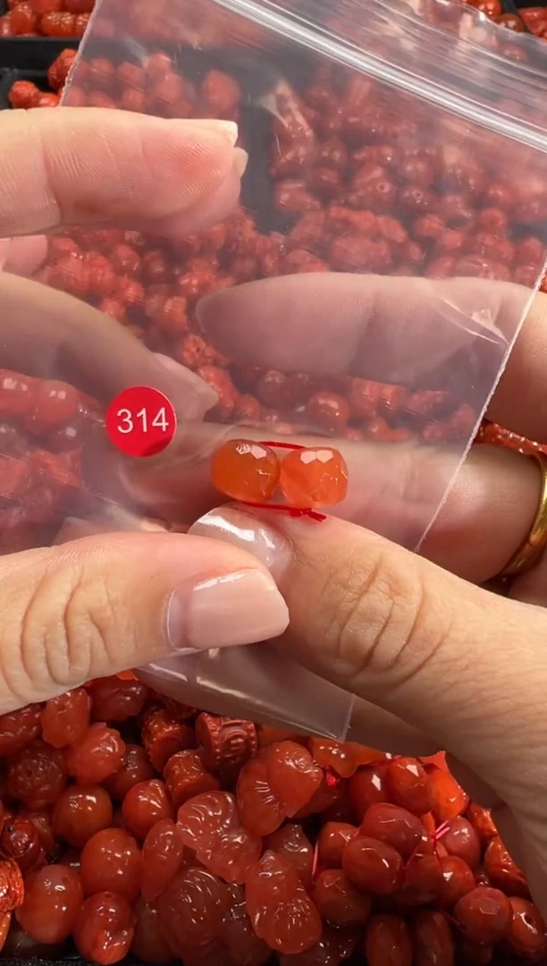 颈饰未镶嵌南红玛瑙1