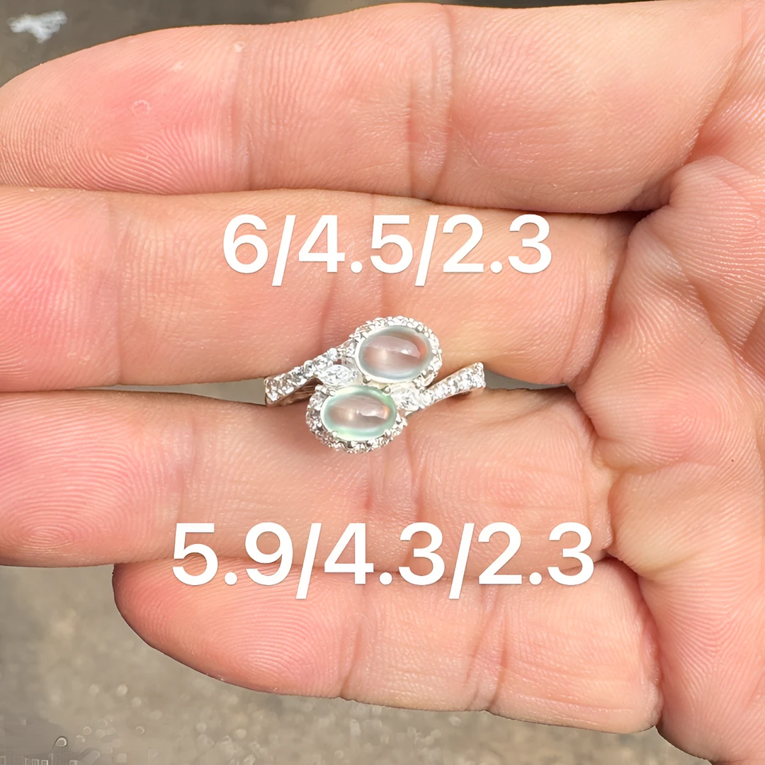 1107(小哪吒在源头)玻璃种翡翠薄荷绿戒面共两颗干净荧光足M50