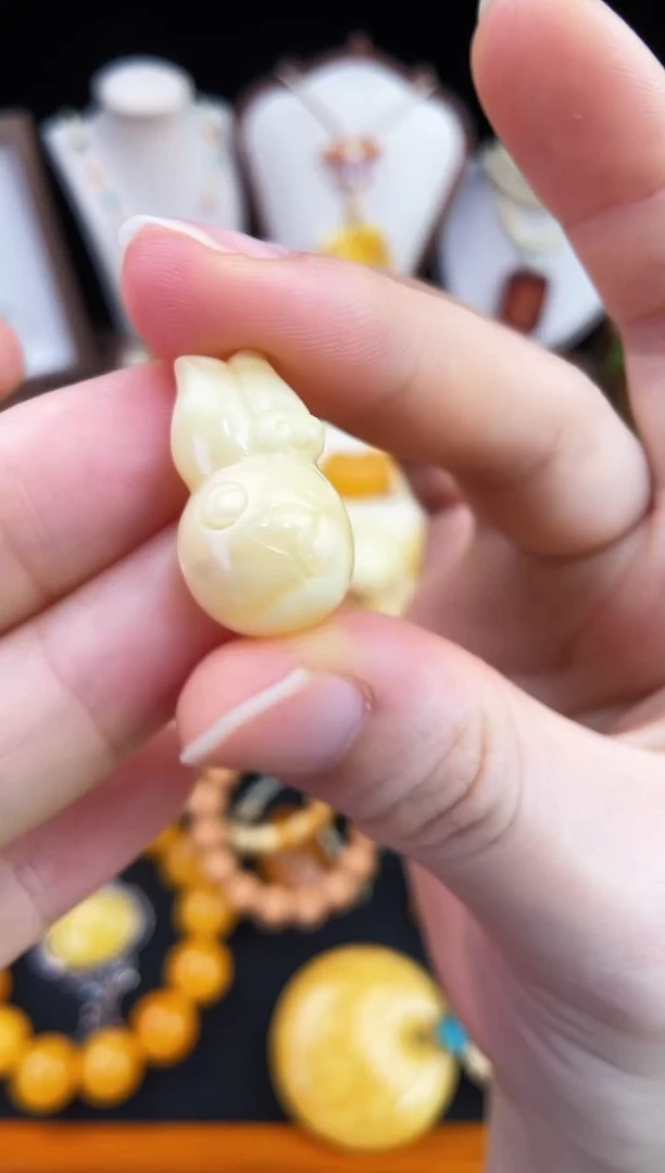 琥珀未镶嵌珠宝奇石柒月