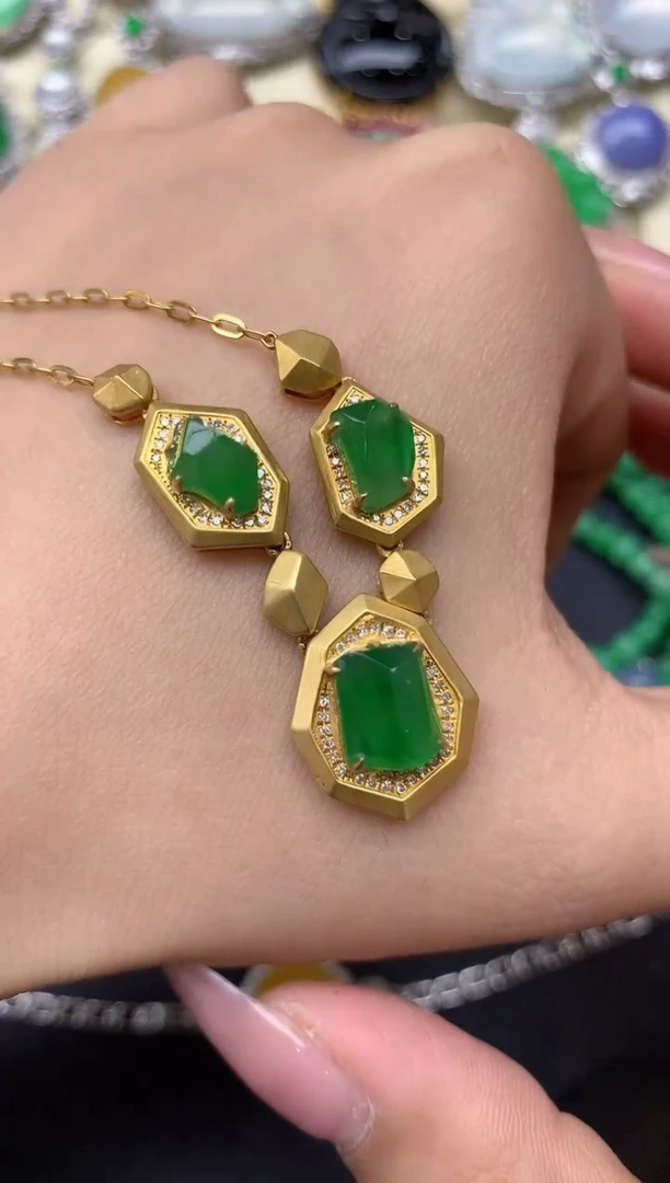 颈饰18K金镶嵌翡翠356-翡翠雪姐天天见