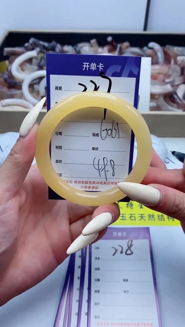 【闪购商品】石英质玉手镯未镶嵌227-60