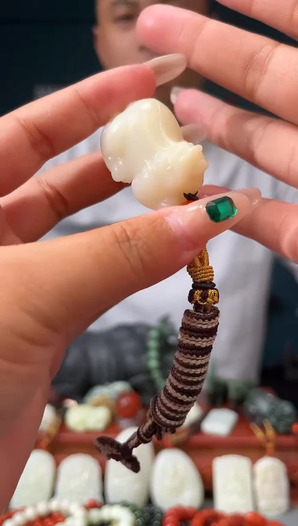 和田玉未镶嵌颈饰吊坠