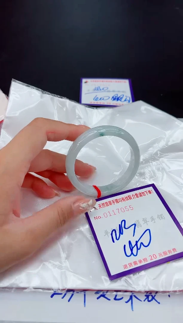 翡翠手镯未镶嵌1