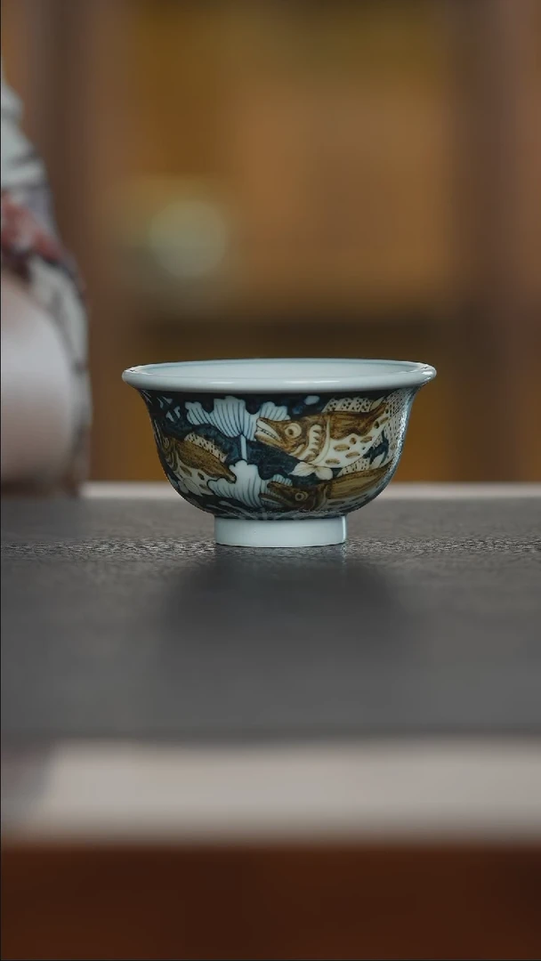 青花釉里金九鳜压手杯
