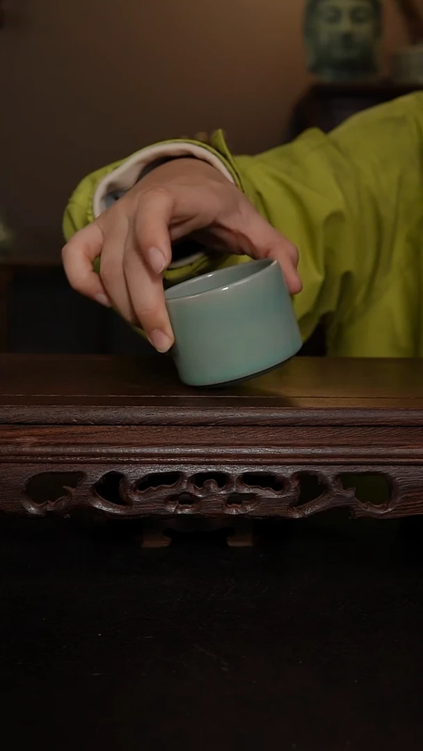 摆件瓷仿古手工军绿扳指杯