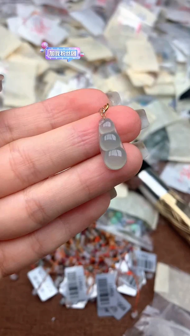 18K金镶嵌挂件翡翠—