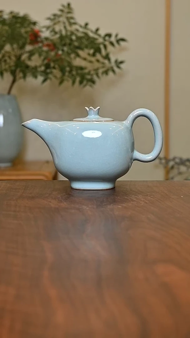 石榴壶 天青 微瑕 无款