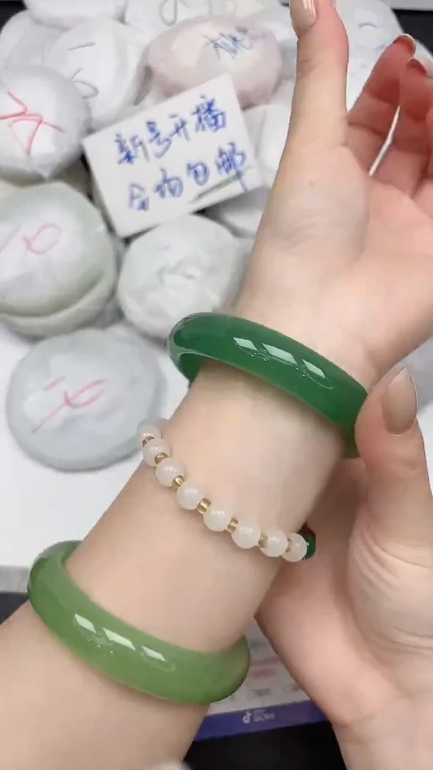 未镶嵌手镯石英质玉25/6465