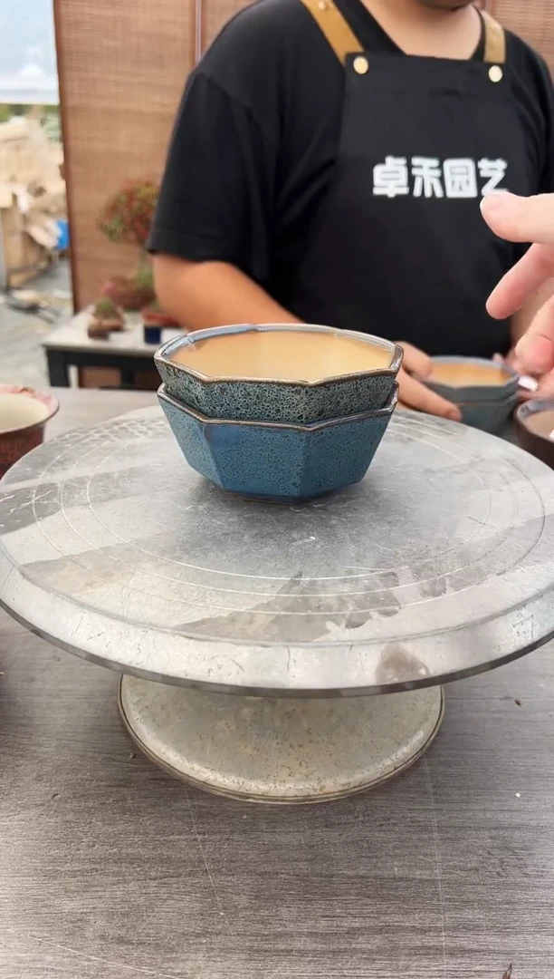 万***成泡泡釉，表面粗糙微瑕