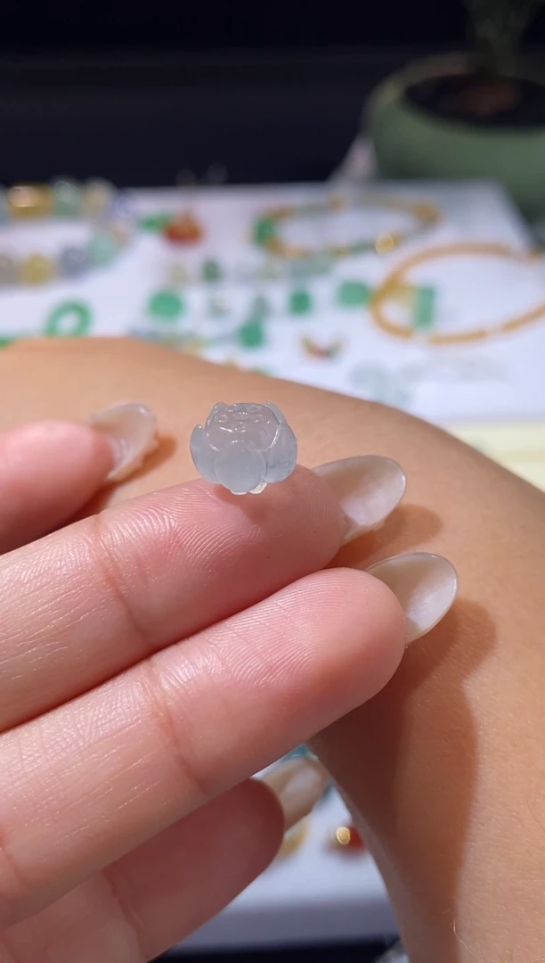 未镶嵌定制翡翠卡9+莲花珠 买断不退换