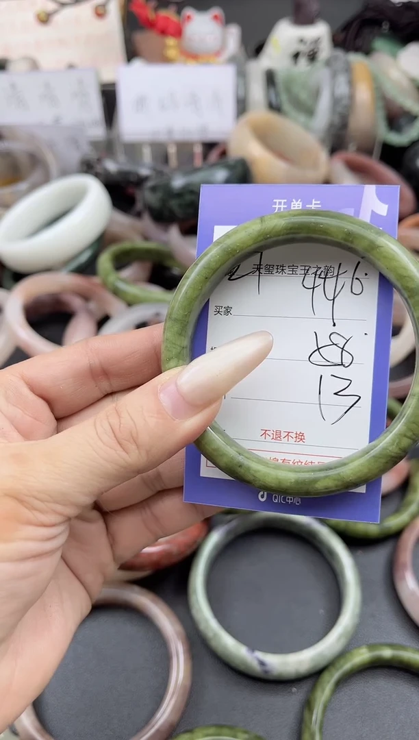 未镶嵌手镯石英质玉446