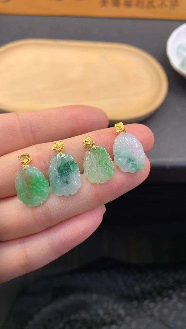 翡翠18K金镶嵌颈饰FA42 翡翠荷花 多样性发其一赠银链