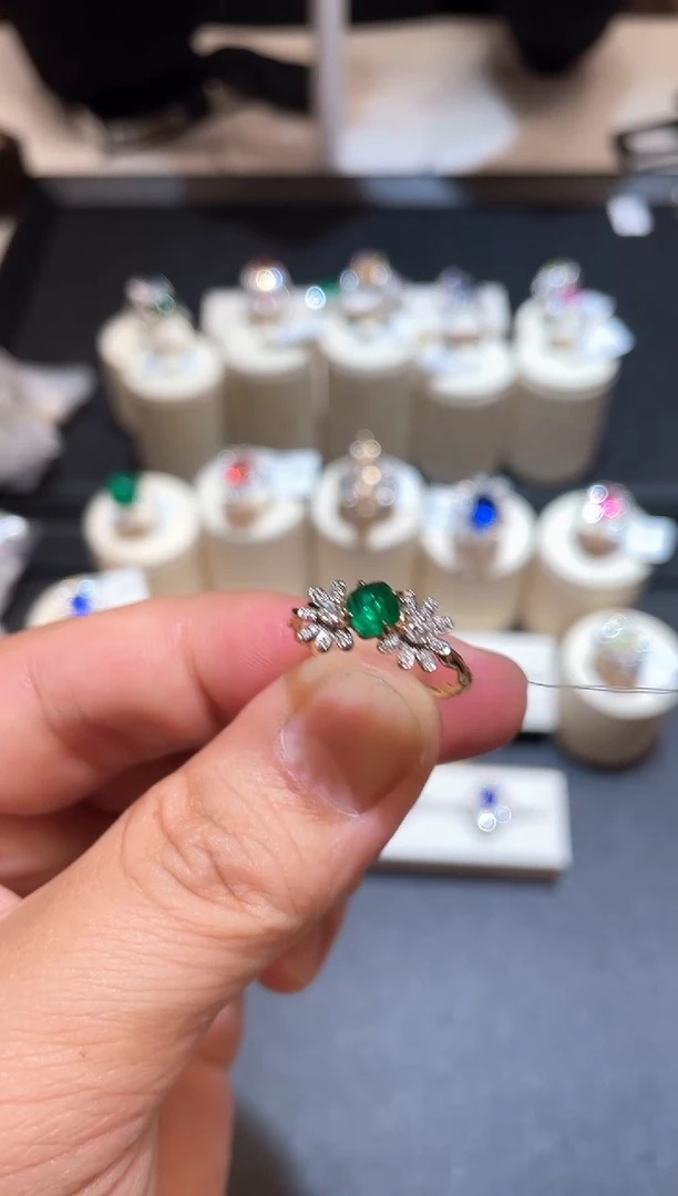 祖母绿戒指18K金镶嵌0.58ct