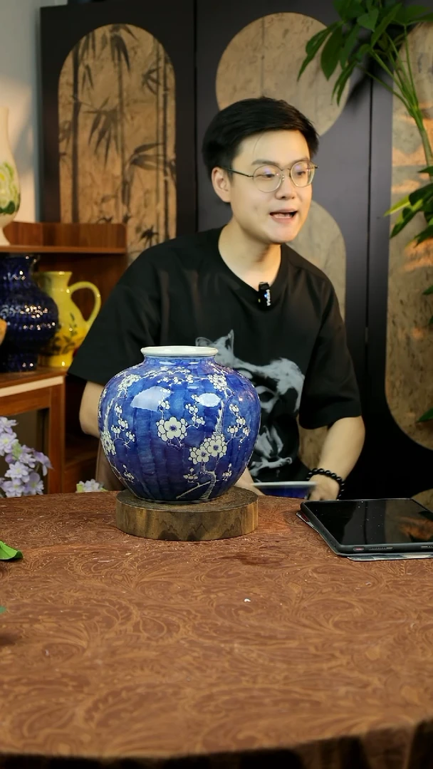 摆件青花冰梅满釉留白石榴花瓶
