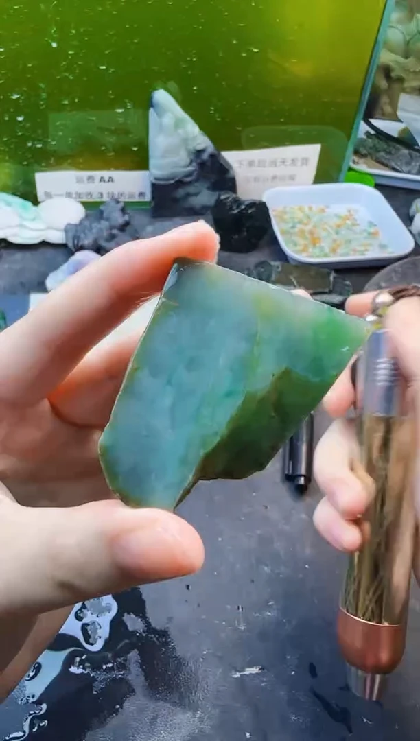 翡翠未镶嵌颈饰天然翡翠078
