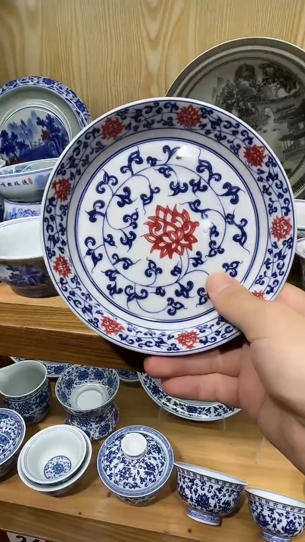 睛*景德镇釉里红缠枝莲小壶承