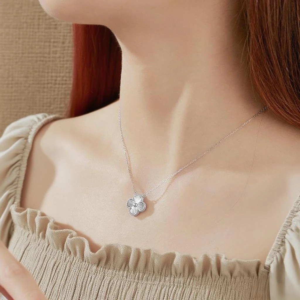 925银手链 新款七夕节礼物925纯银镭射幸运草项链个性时尚锁骨链