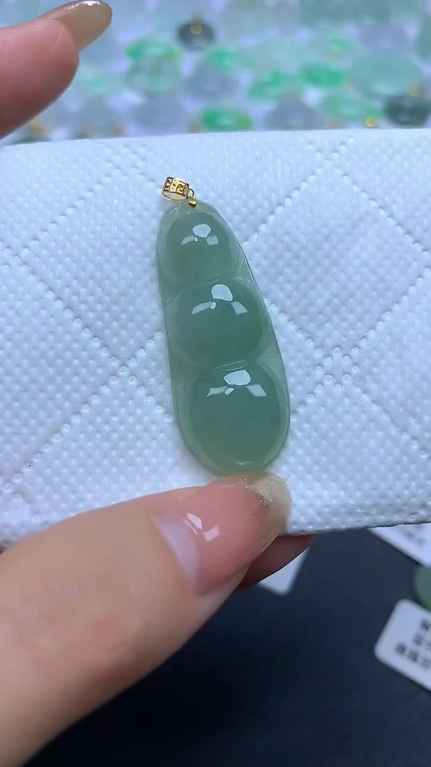 颈饰18K金镶嵌翡翠A货