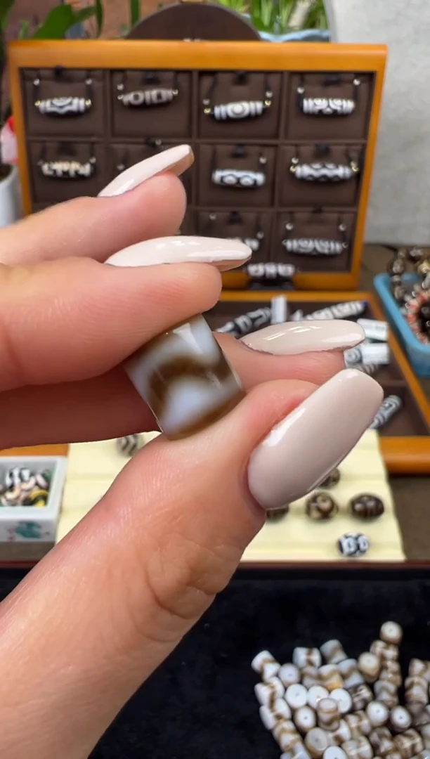 【闪购商品】玛瑙/玉髓吊坠(不含链)未镶嵌8.(微瑕随机发货)