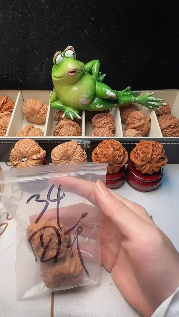 文玩核桃吊坠L***l11HAMT