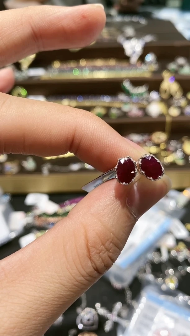 【闪购商品】红宝石耳饰银S925镶嵌耳饰