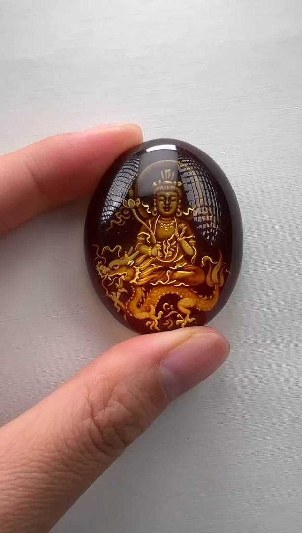 未镶嵌颈饰琥珀守护