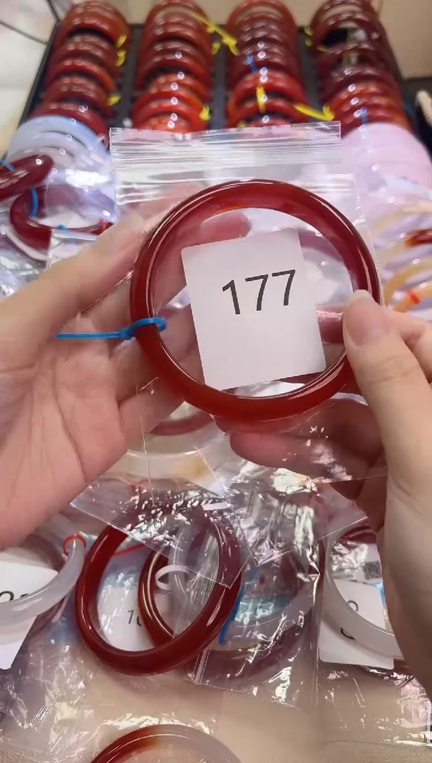 玛瑙/玉髓手镯未镶嵌64圈口*