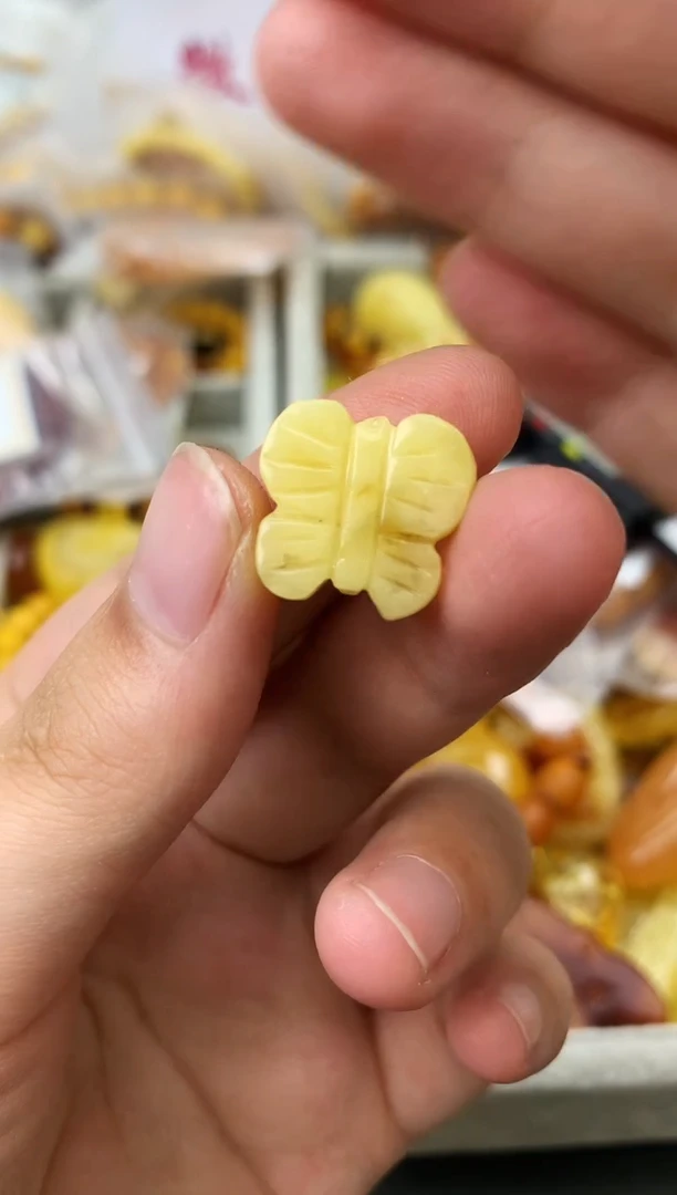 未镶嵌琥珀珠宝奇石127