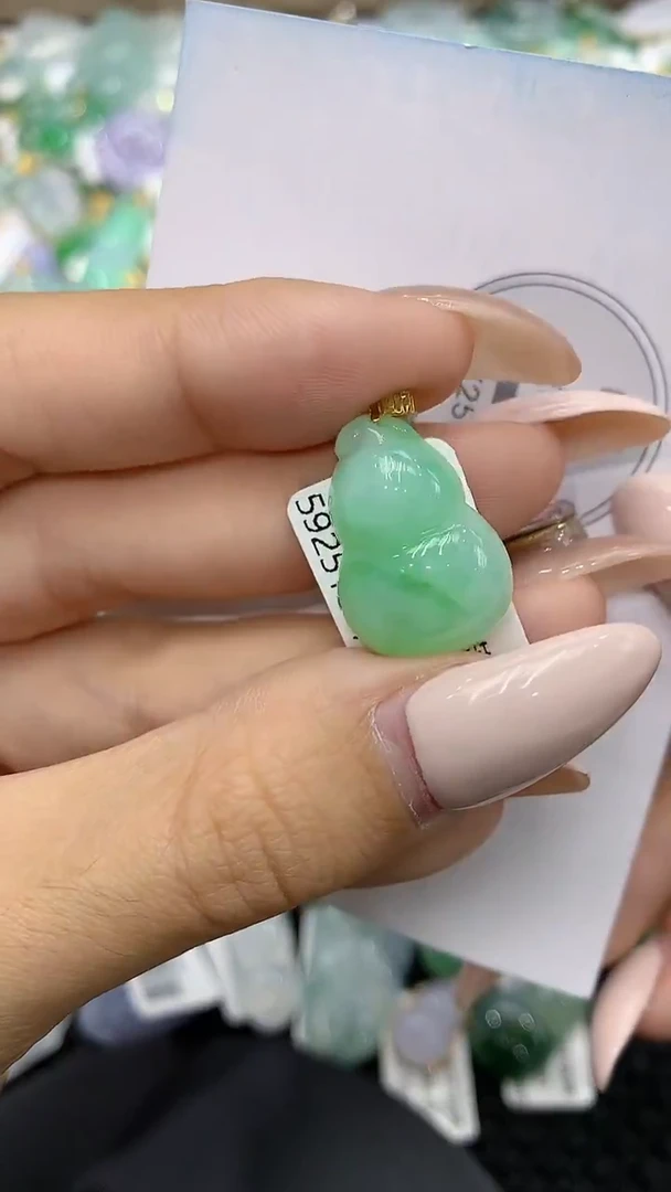 颈饰18K金镶嵌翡翠111111111111