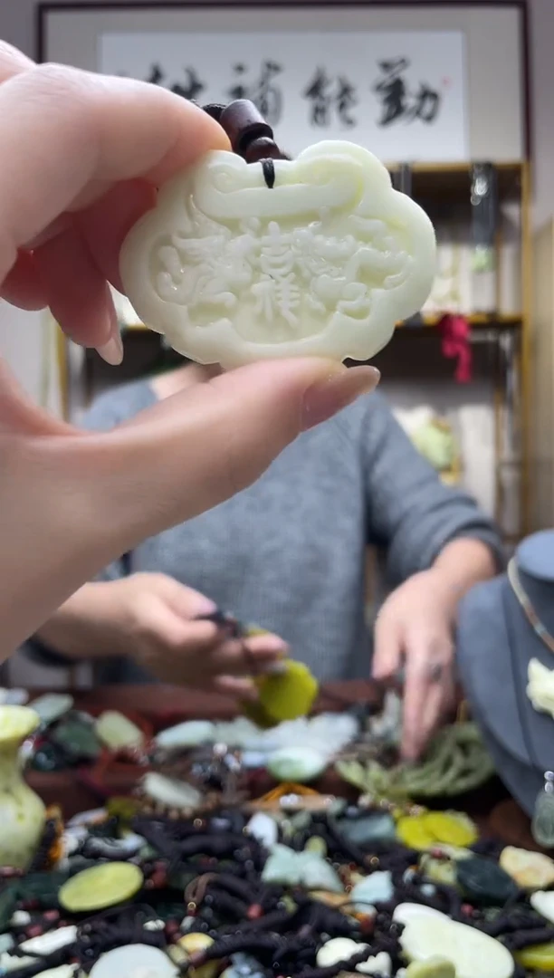 未镶嵌岫玉吊坠·