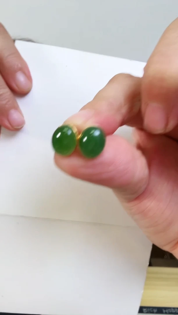 和田玉18K金镶嵌耳饰耳钉