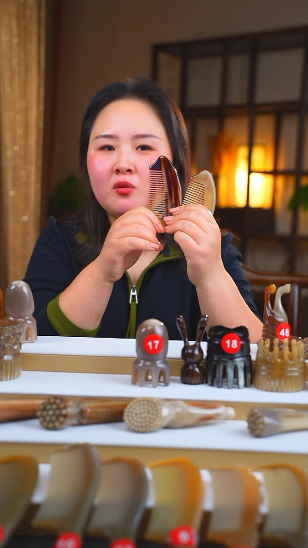 牛角材质便携包包密齿梳