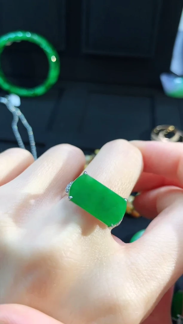 【闪购商品】翡翠戒指18K金镶嵌戒指