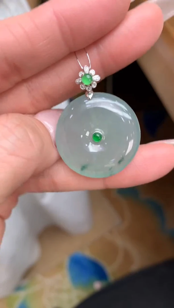 【闪购商品】翡翠颈饰18K金镶嵌平安扣