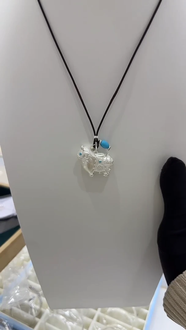 珐琅坠链均足银唐马吊坠