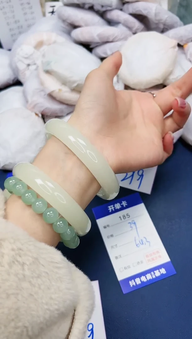 【闪购商品】石英质玉手镯未镶嵌185-小青提64圈口