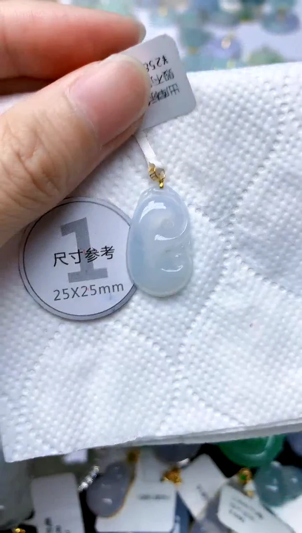 颈饰18K金镶嵌翡翠天然A货翡翠