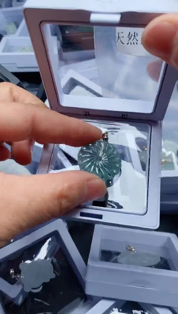 【闪购商品】翡翠吊坠(不含链)未镶嵌33436