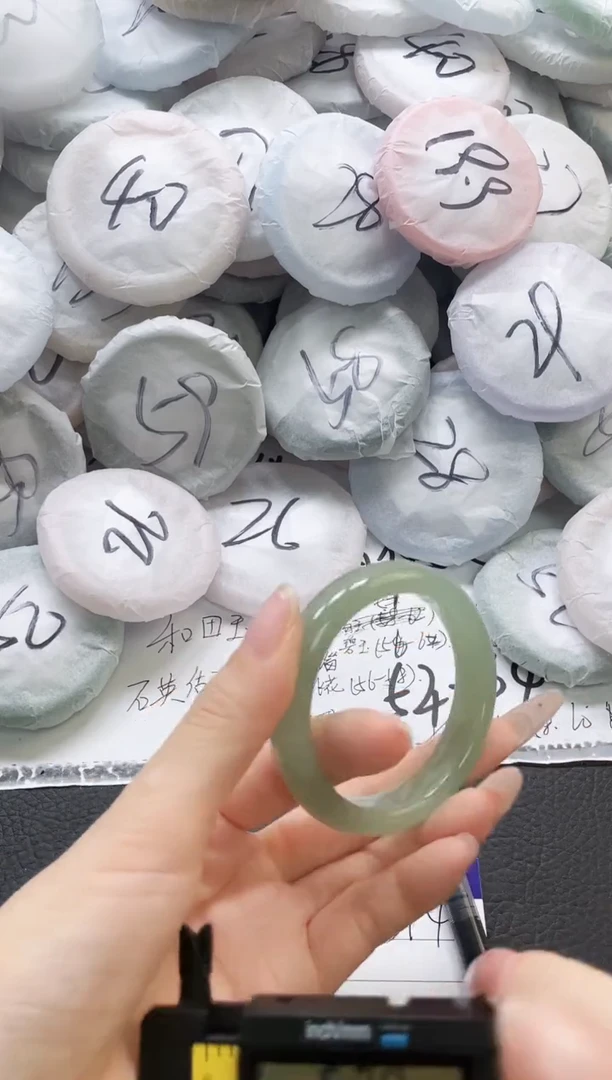 未镶嵌手镯石英质玉94-52