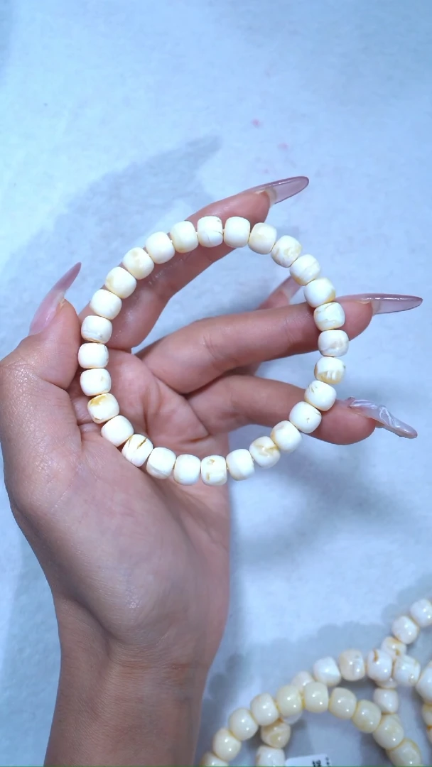 【闪购商品】蜜蜡手链未镶嵌（漏珠）典藏级8.2mm妖花