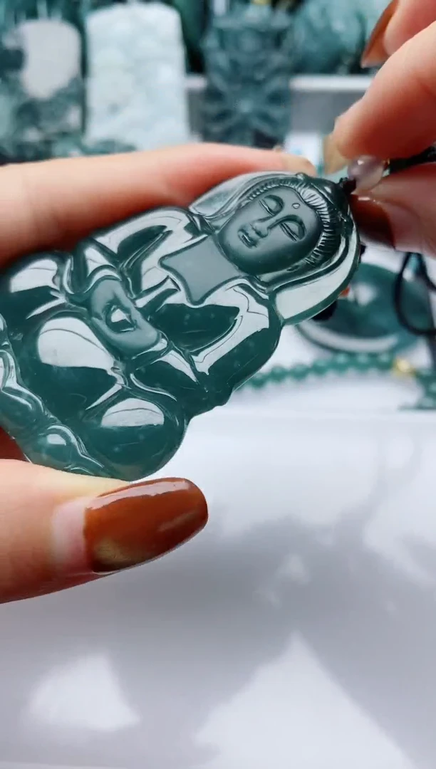 颈饰未镶嵌翡翠