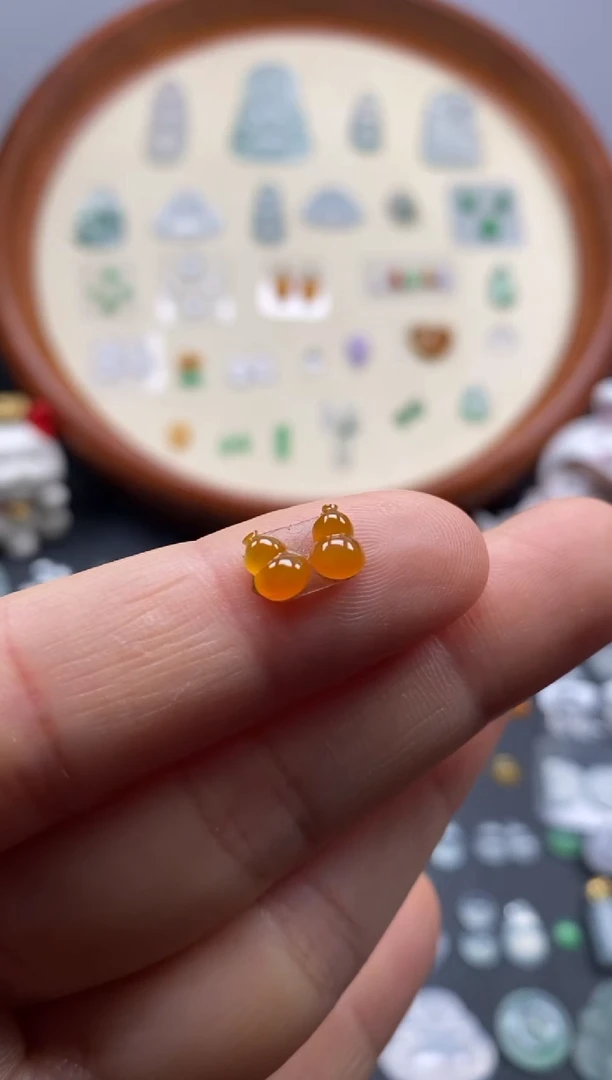 颈饰未镶嵌翡翠黄翡葫芦1对/芬