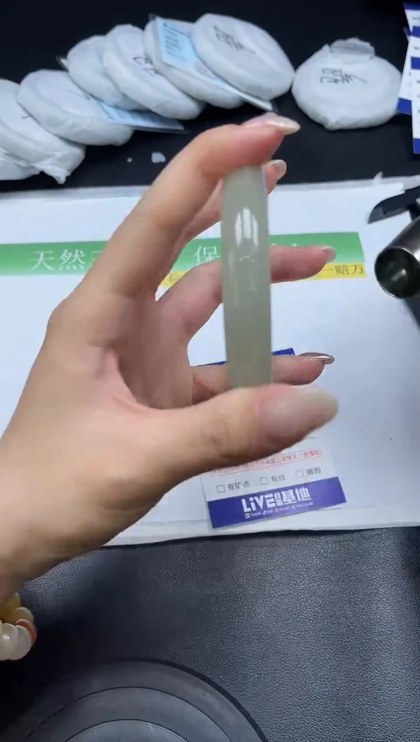 未镶嵌手镯石英质玉165