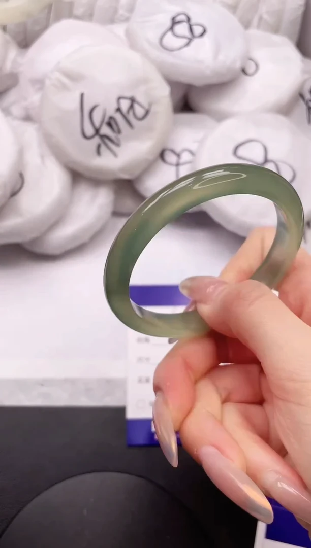 【闪购商品】石英质玉手镯未镶嵌11K104-55