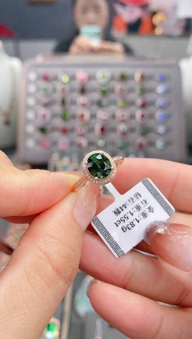 18K金镶嵌戒指碧玺1.55