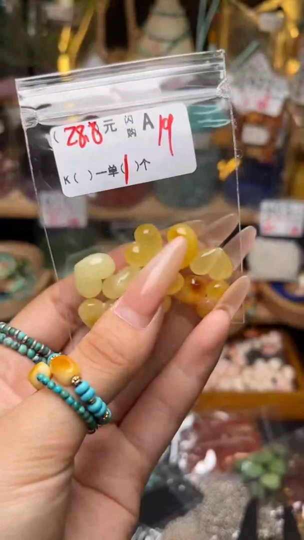 未镶嵌琥珀珠宝奇石A19